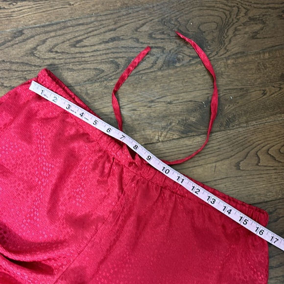 NATORI 2 piece pajama set size LARGE red silky pajama pants and button down top - Picture 13 of 13